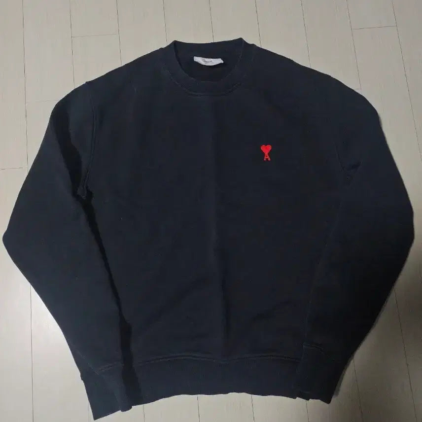 [BUNJANG] M Army Small Heart Black Sweatshirt / [M]아미 스몰하트 맨투맨