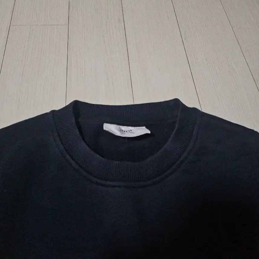 [BUNJANG] M Army Small Heart Black Sweatshirt / [M]아미 스몰하트 맨투맨