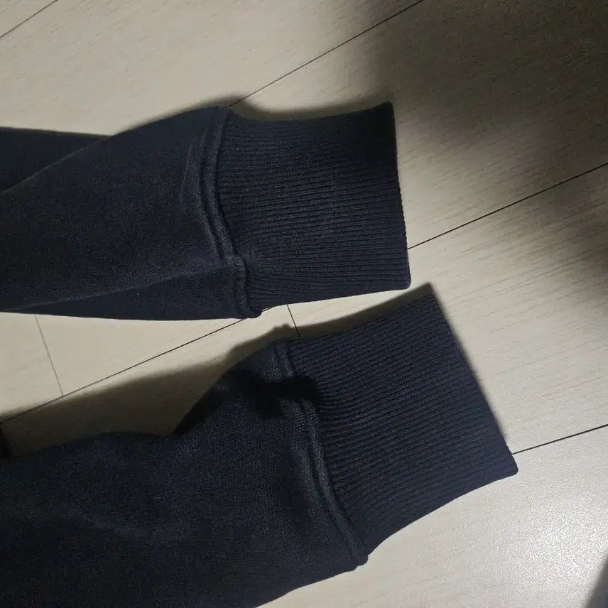 [BUNJANG] M Army Small Heart Black Sweatshirt / [M]아미 스몰하트 맨투맨