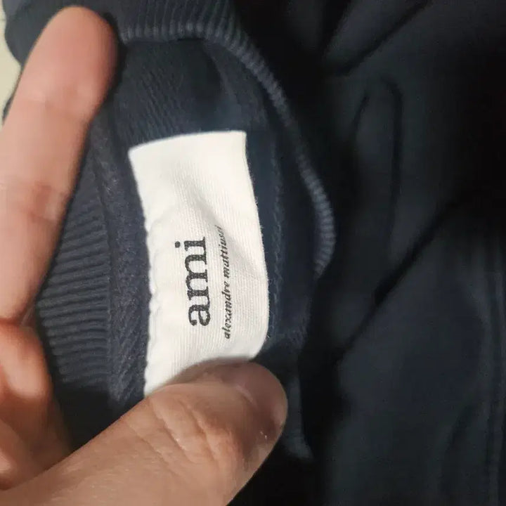 [BUNJANG] M Army Small Heart Black Sweatshirt / [M]아미 스몰하트 맨투맨