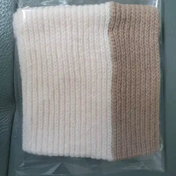 [BUNJANG] Knit Scarf Ivory/Black / 고리형 니트 목도리 아이보리/블랙