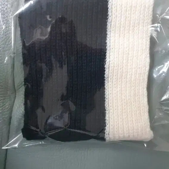 [BUNJANG] Knit Scarf Ivory/Black / 고리형 니트 목도리 아이보리/블랙