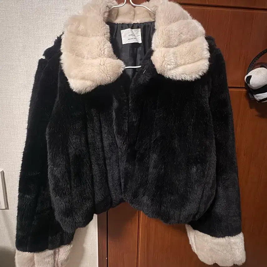 [BUNJANG] Unspecified Crop Hook Color Block Jacket / 크롭 후크 퍼 카라 배색 자켓 (상태좋음!)