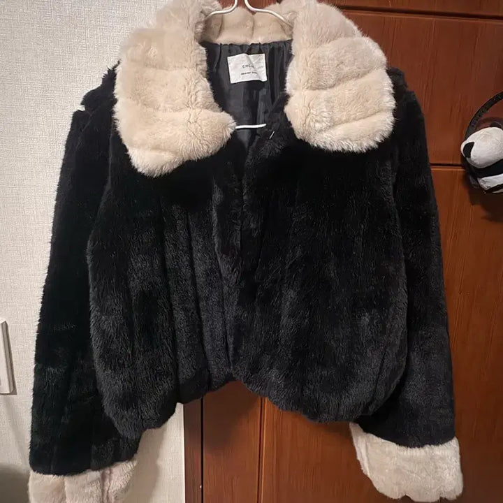 [BUNJANG] Unspecified Crop Hook Color Block Jacket / 크롭 후크 퍼 카라 배색 자켓 (상태좋음!)