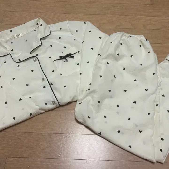 [BUNJANG] Heart Pattern Pajama Set / 하트 파자마 세트
