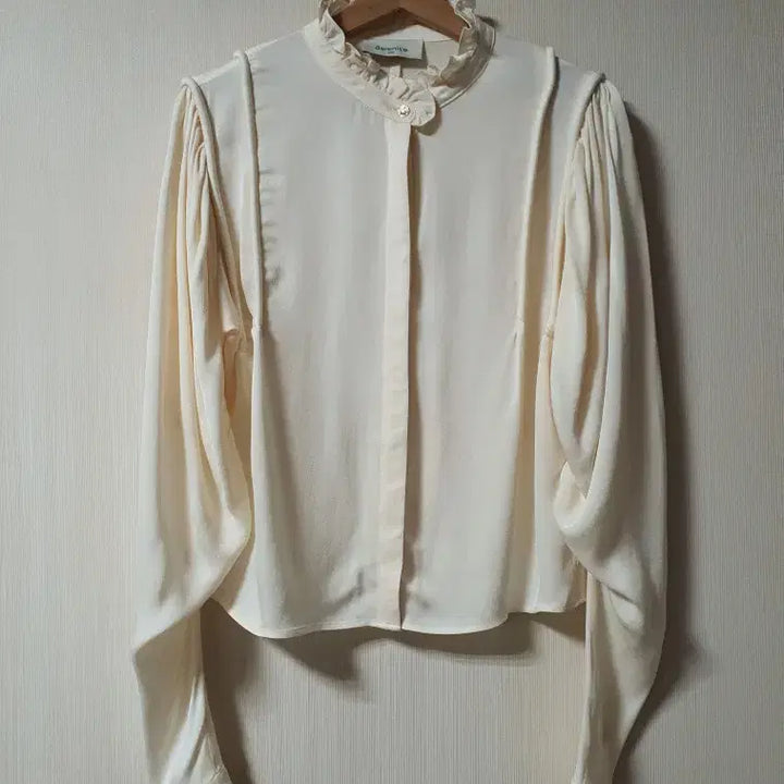 [BUNJANG] Berenice Volume Sleeve Blouse / 베르니스 berenice 볼륨 슬리브 블라우스  36 사이즈  정품