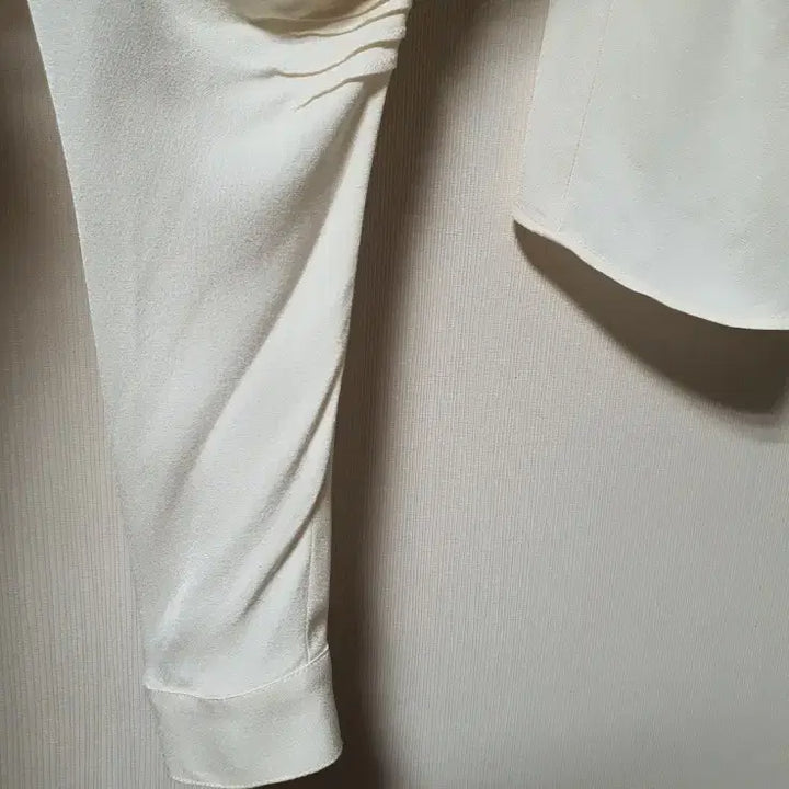 [BUNJANG] Berenice Volume Sleeve Blouse / 베르니스 berenice 볼륨 슬리브 블라우스  36 사이즈  정품