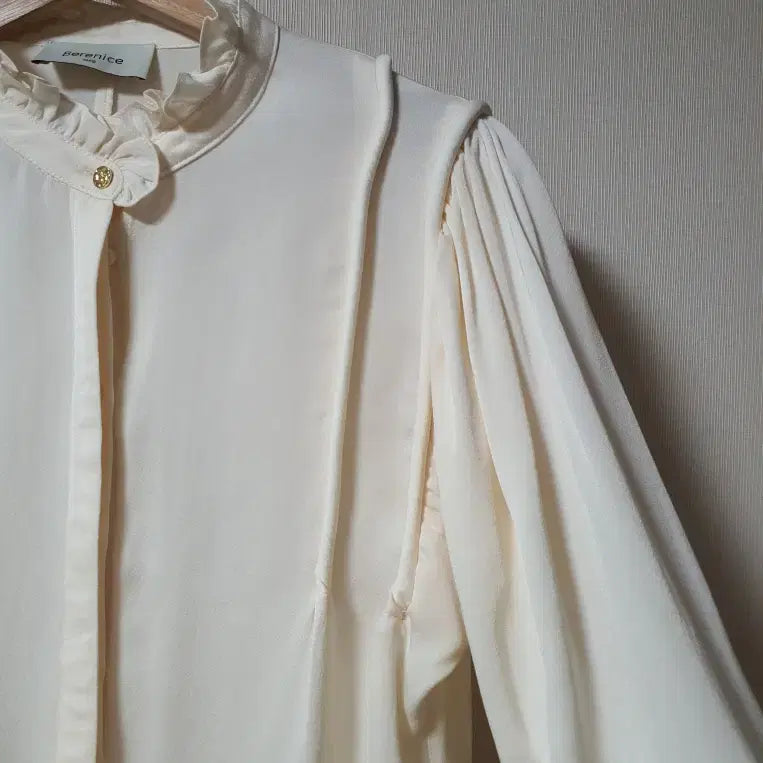 [BUNJANG] Berenice Volume Sleeve Blouse / 베르니스 berenice 볼륨 슬리브 블라우스  36 사이즈  정품