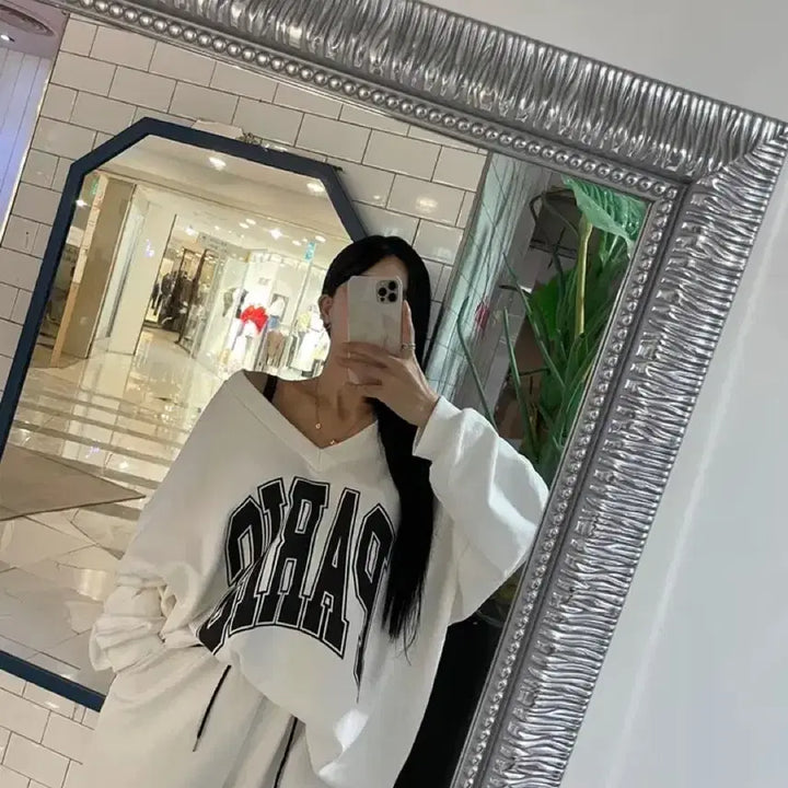 [BUNJANG] One Shoulder Oversized V-Neck Top / 원오프숄더 맨투맨