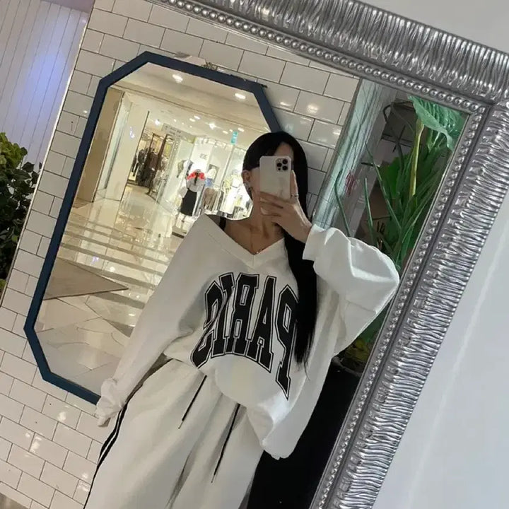 [BUNJANG] One Shoulder Oversized V-Neck Top / 원오프숄더 맨투맨