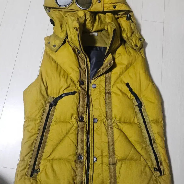 [BUNJANG] CP Company Goggle Lens Hooded Padded Vest / [95]CP컴퍼니 고글 렌즈 후드 패딩 조끼