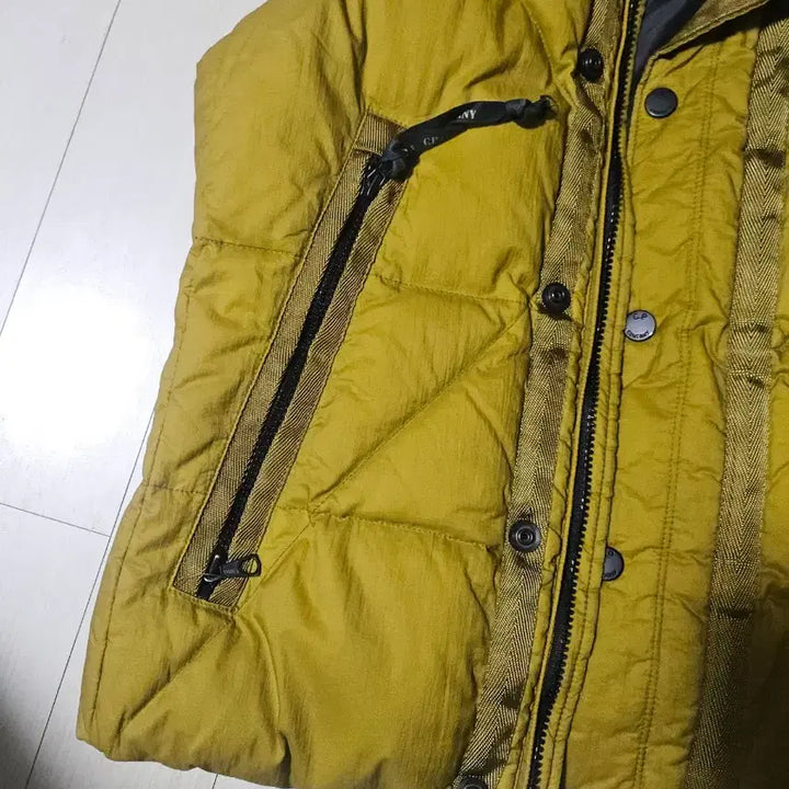 [BUNJANG] CP Company Goggle Lens Hooded Padded Vest / [95]CP컴퍼니 고글 렌즈 후드 패딩 조끼