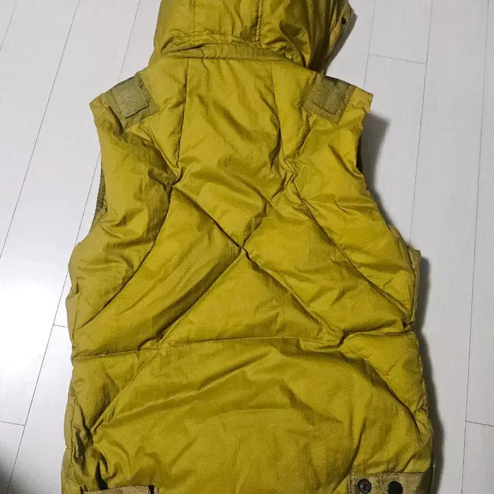 [BUNJANG] CP Company Goggle Lens Hooded Padded Vest / [95]CP컴퍼니 고글 렌즈 후드 패딩 조끼