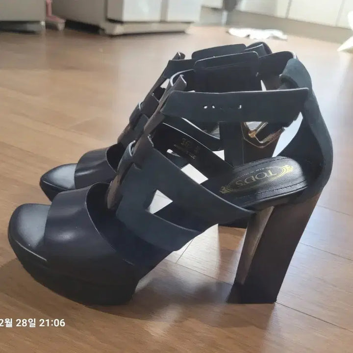 [BUNJANG] TOD'S Navy Sandal Heels / TOD'S 토즈 네이비 샌들힐
