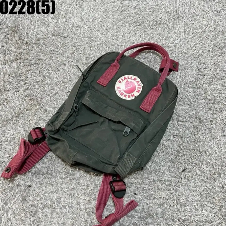 [BUNJANG] Fjallraven Kanken Mini Backpack Gray/Pink / 피엘라벤 칸켄 미니 백팩 그레이/핑크 0228