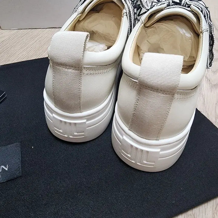 [BUNJANG] Lanvin Collection Leather Embroidered Strap Sneakers / [230]한섬 랑방컬렉션 레더 자수 스트랩 스니커즈 레터링 리본 운동화