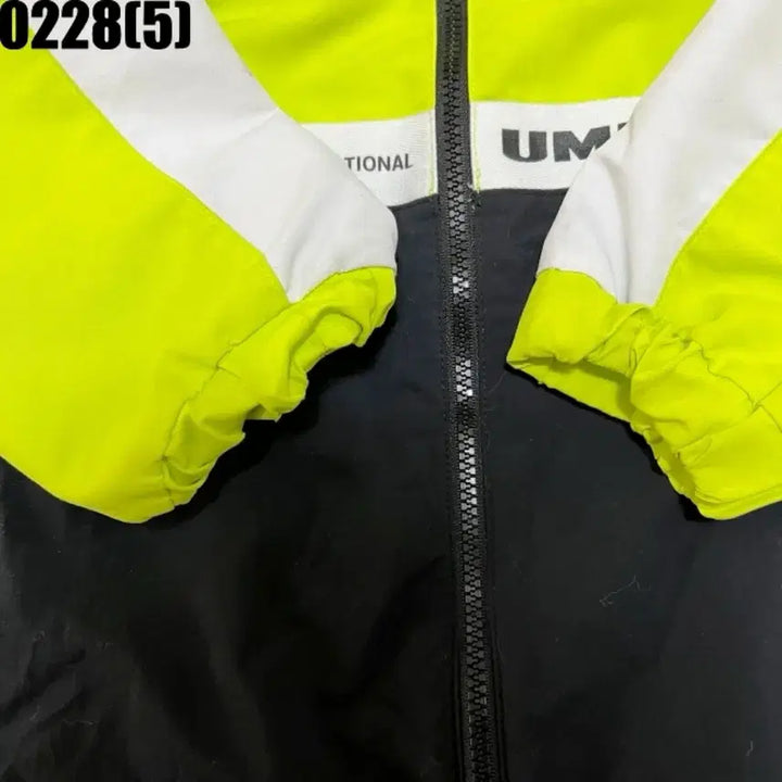 [BUNJANG] Umbro Fluorescent Color Block Windbreaker Jacket / 엄브로 형광 배색 바람막이 자켓100 0228