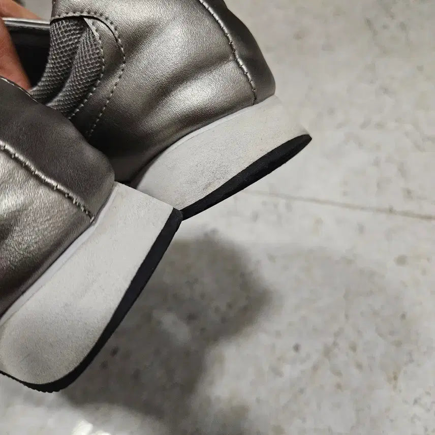 [BUNJANG] Metal Low Sneakers / 메탈 로우 스니커즈