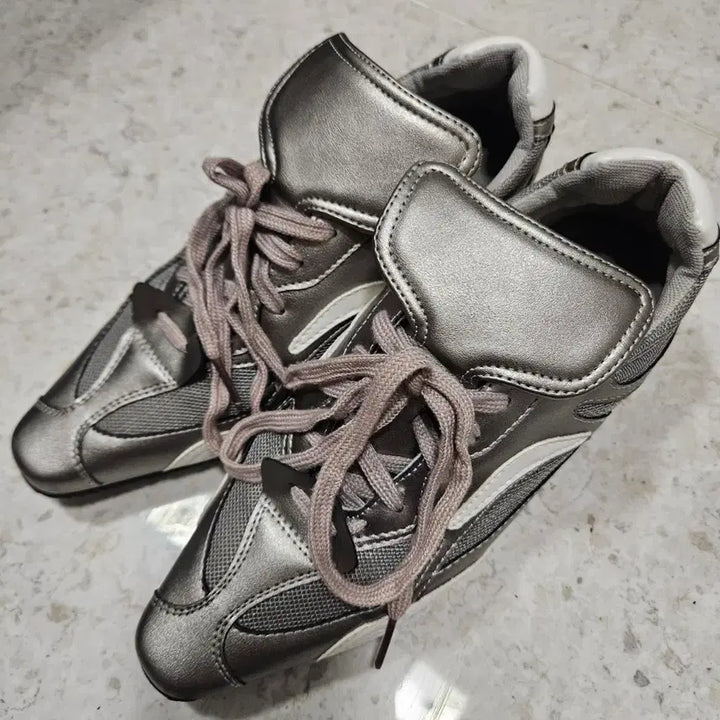 [BUNJANG] Metal Low Sneakers / 메탈 로우 스니커즈