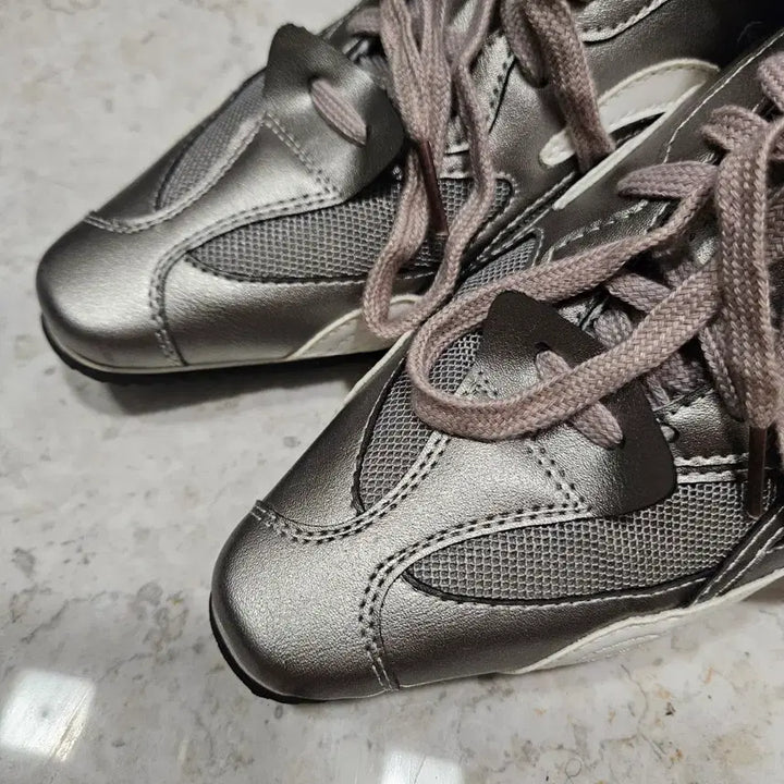 [BUNJANG] Metal Low Sneakers / 메탈 로우 스니커즈