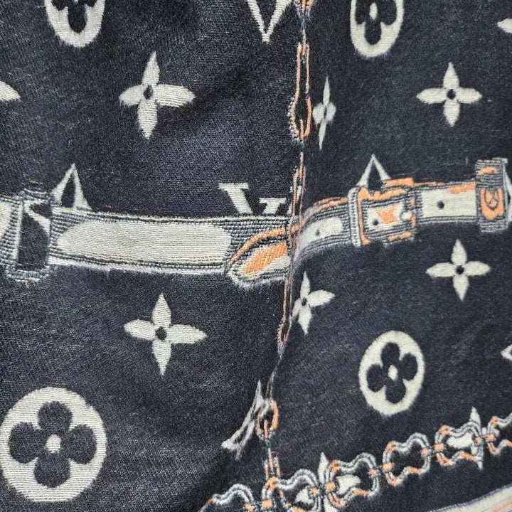 [BUNJANG] Louis Vuitton Cashmere Scarf Shawl Blanket / 루이비통 머플러 숄 무릎담요