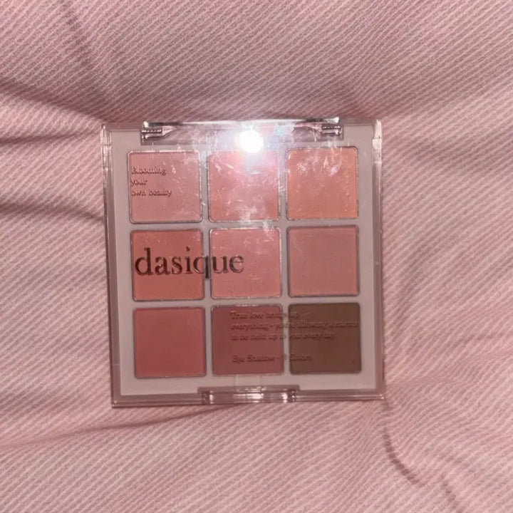 [BUNJANG] Dasique Milky Apricot Eyeshadow Palette / 데이지크 팔레트 판매 32 밀키 에브리콧. 사용감 적음