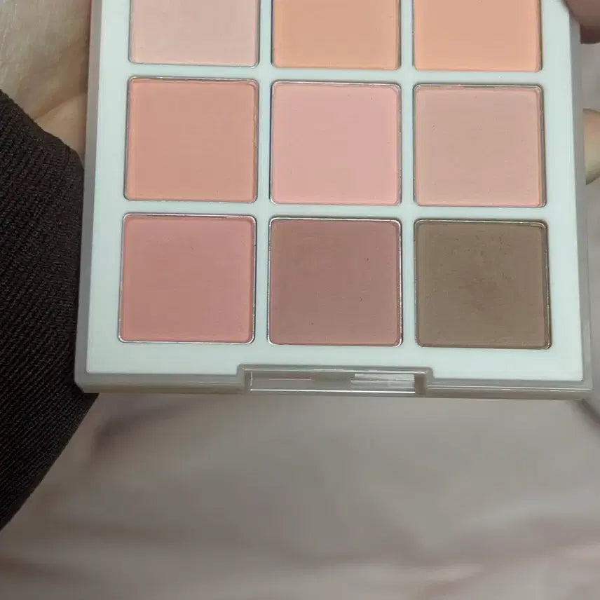 [BUNJANG] Dasique Milky Apricot Eyeshadow Palette / 데이지크 팔레트 판매 32 밀키 에브리콧. 사용감 적음