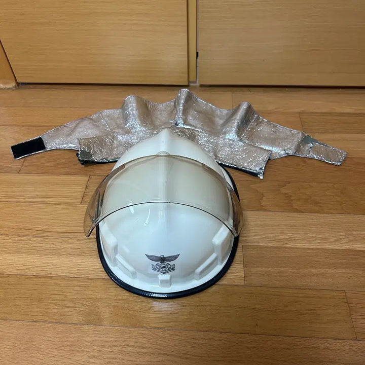 [BUNJANG] San Cheong Fire Commander Suppression Helmet (Small) / 소방 지휘관 진압헬멧(소형)