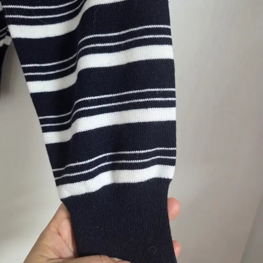 [BUNJANG] Striped Knit Sweater / 줄무늬 니트 입술넥 니트 (미착용)