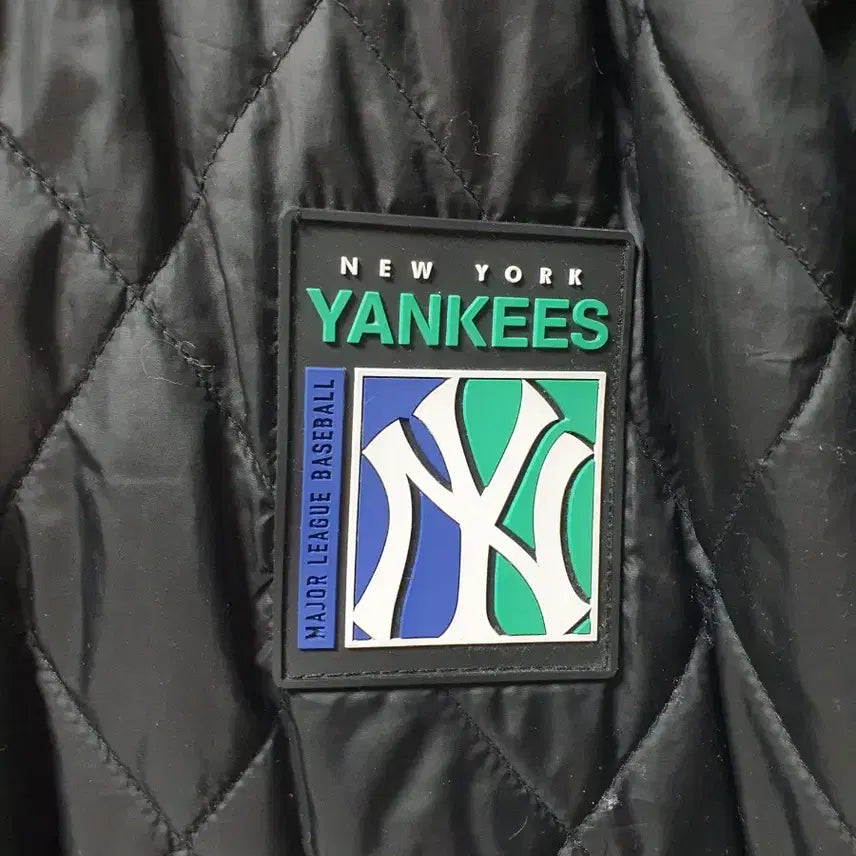 [BUNJANG] MLB New York Yankees Diamond Quilted Jacket / MLB 뉴욕양키즈 퀼팅 자켓 100