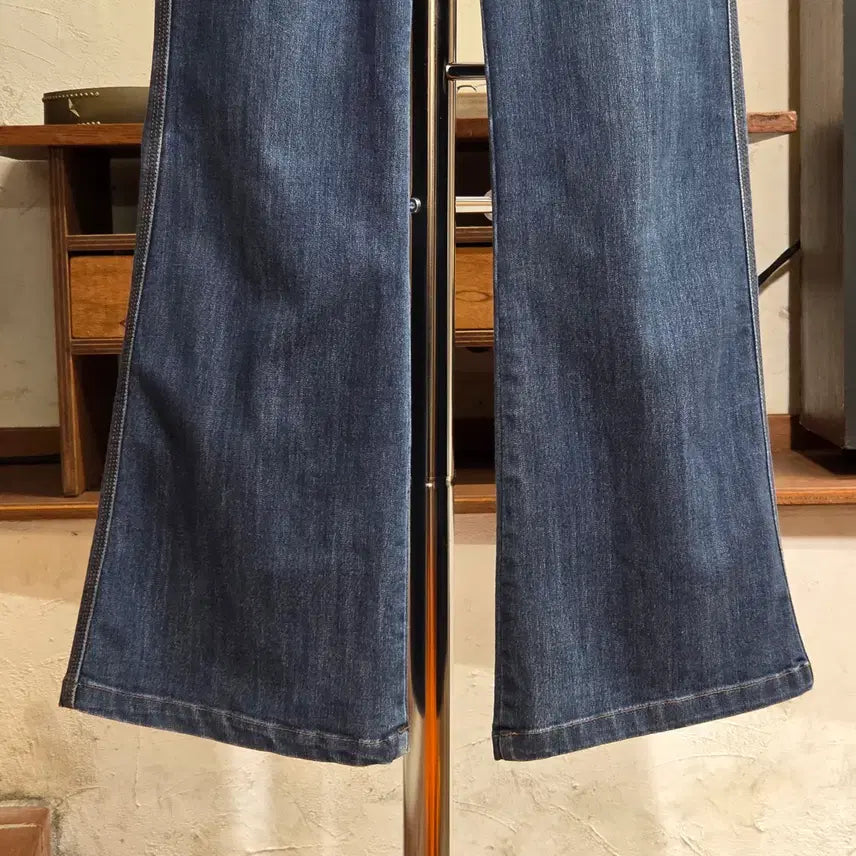 [BUNJANG] Vintage Stitch Low Rise Bootcut Denim Pants / 빈티지 스티치 로우라이즈 부츠컷 진청 데님 팬츠