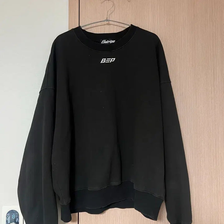 [BUNJANG] Bstripe Black Sweatshirt / Bstripe 검정색 맨투맨 티셔츠