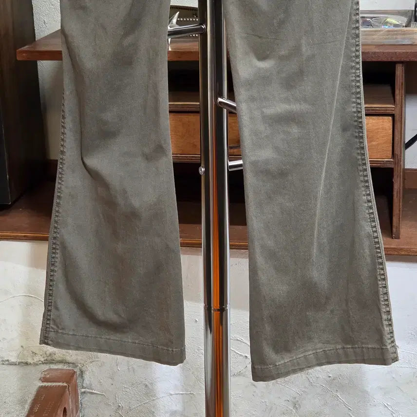 [BUNJANG] JPN Khaki Cargo Low Rise Bootcut Cotton Pants / JPN 카키 카고 로우라아즈 부츠컷 코튼 팬츠