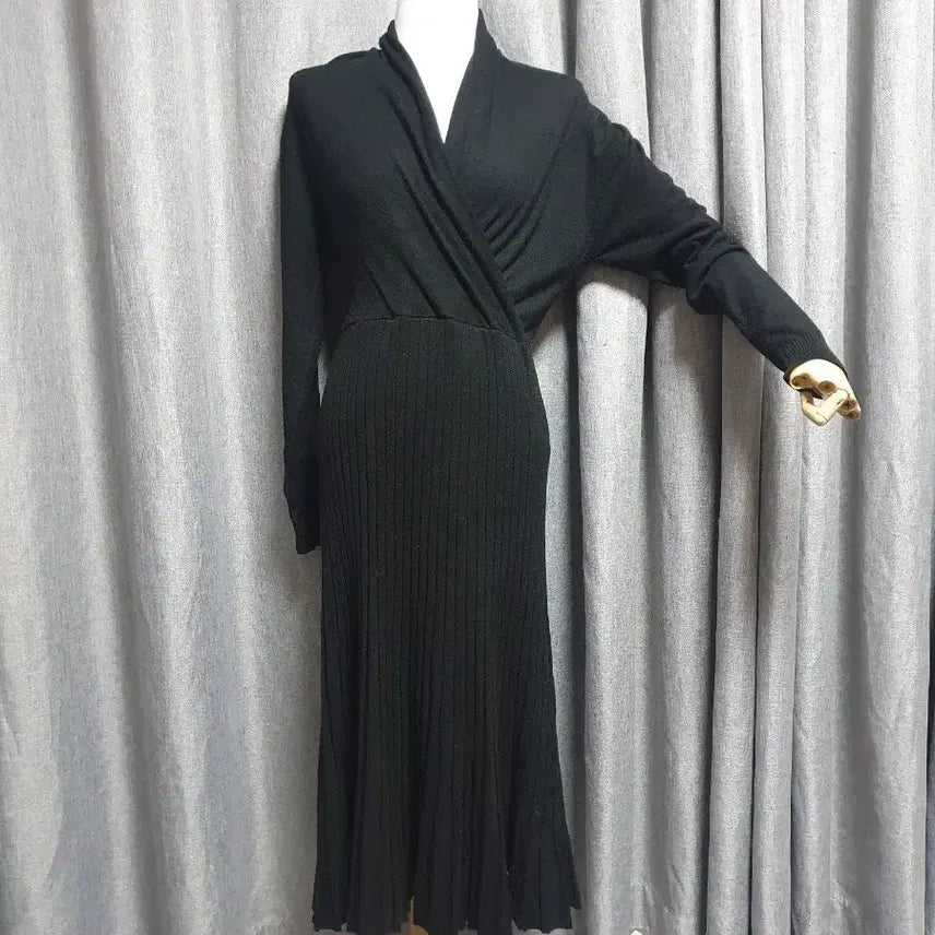 [BUNJANG] Elegant Black Knit Dress / 우아한 넥디테일 블랙니트원피스