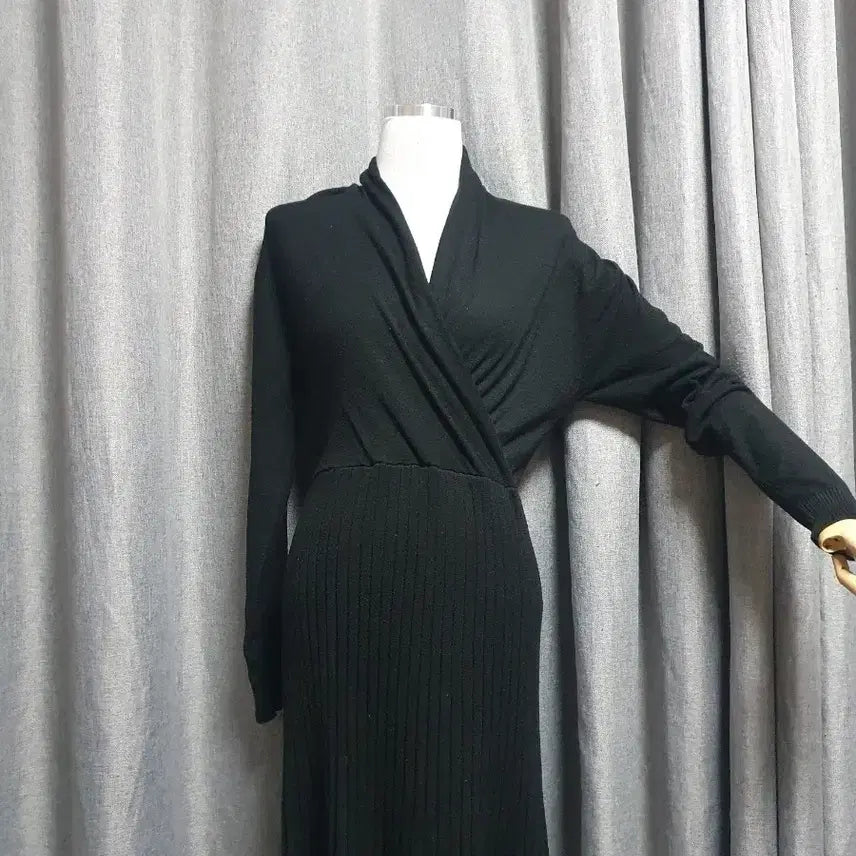 [BUNJANG] Elegant Black Knit Dress / 우아한 넥디테일 블랙니트원피스