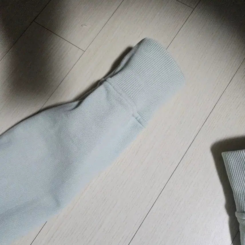 [BUNJANG] XL Army Small Heart Logo Sweatshirt / [L]아미 스몰 하트 로고 맨투맨