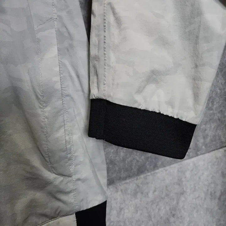 [BUNJANG] Discovery Expedition Men's Camo Blouson Windbreaker Jacket / 디스커버리 익스페디션 남성 카모 블루종 바람막이 (사이즈 105)