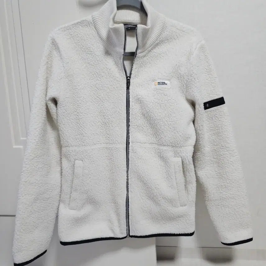 [BUNJANG] National Geographic Fleece Jacket Ivory / 내셔널지오그래픽 뽀글이 플리스 자켓 아이보리