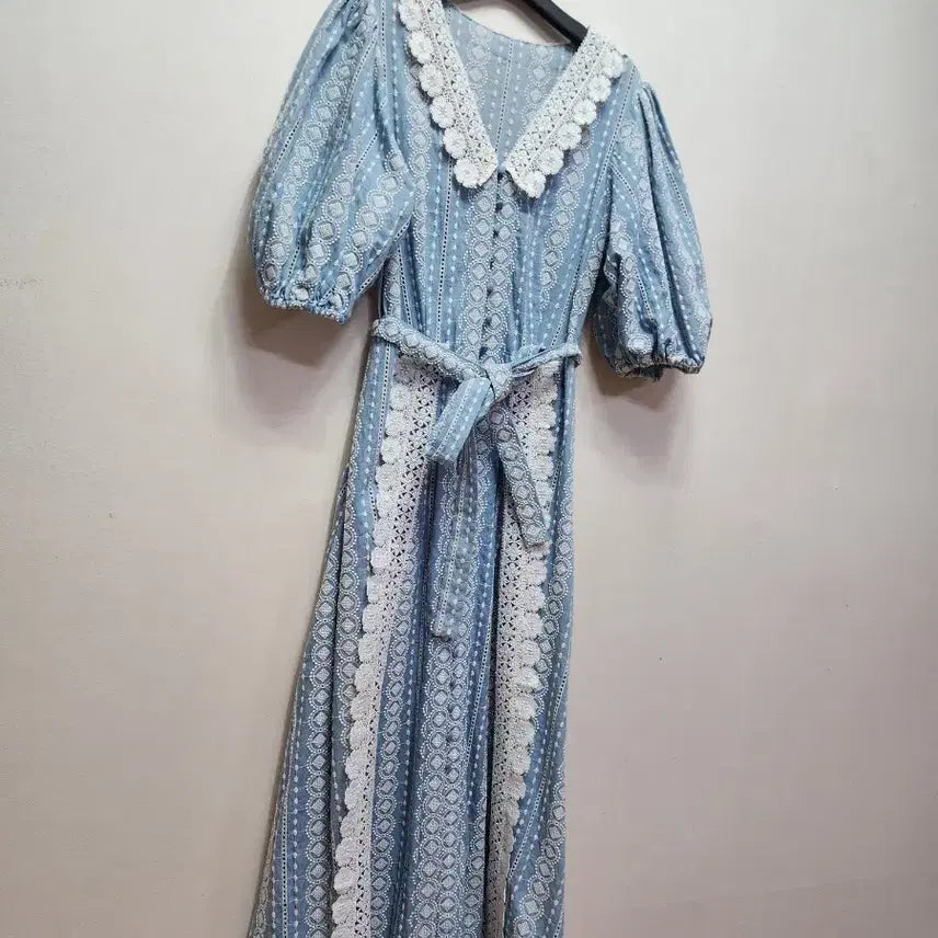 [SOLD OUT] 마쥬 라비아나 레이스 펀칭 원피스
