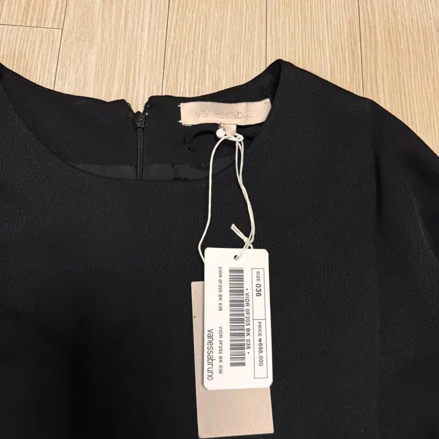 [SOLD OUT] 55 텍달린 새상품 바네사브루노 정가70만원 랩스타일 블랙 긴팔 원피스