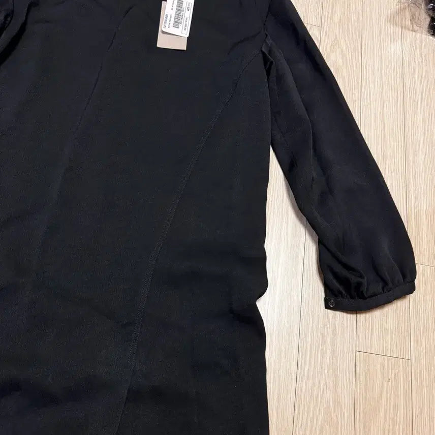 [SOLD OUT] 55 텍달린 새상품 바네사브루노 정가70만원 랩스타일 블랙 긴팔 원피스