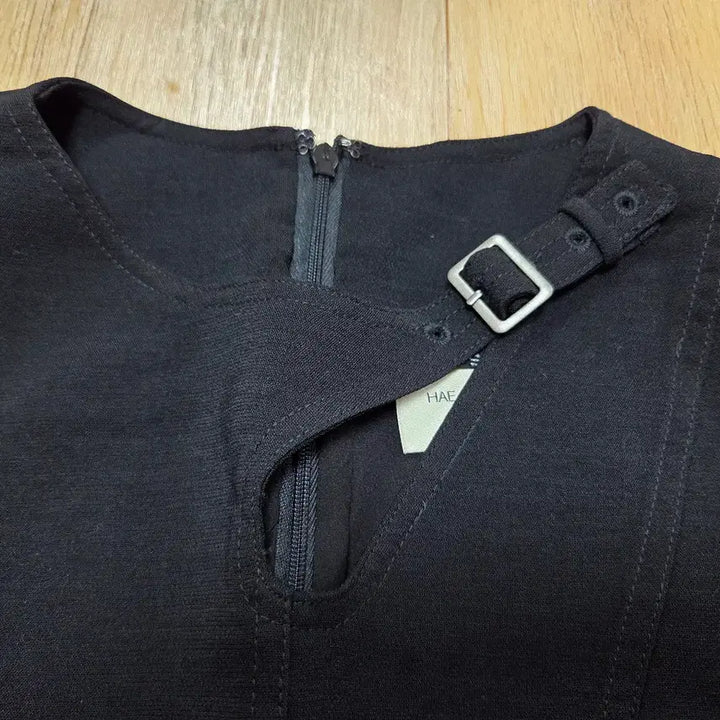 [BUNJANG] HAE BY HAEKIM Cutout Volume Dress / 해바이해킴(HAE BY HAEKIM) 컷아웃 볼륨원피스 55
