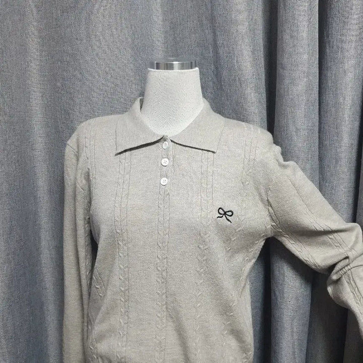 [BUNJANG] Embroidered Ribbon Collar Spring Knit Top / 리본자수 카라 봄니트