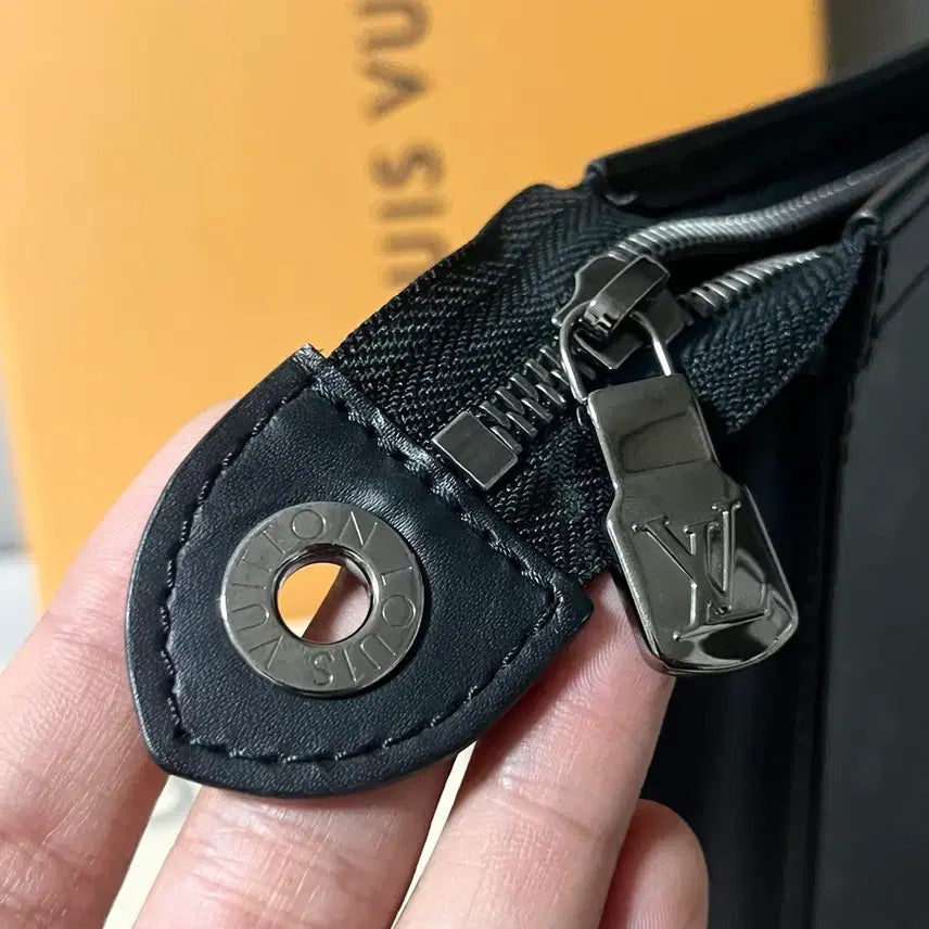 [BUNJANG] Louis Vuitton Eclipse Pochette Voyage Clutch / [새상품급] 루이비통 이클립스 포쉐트 보야주 클러치