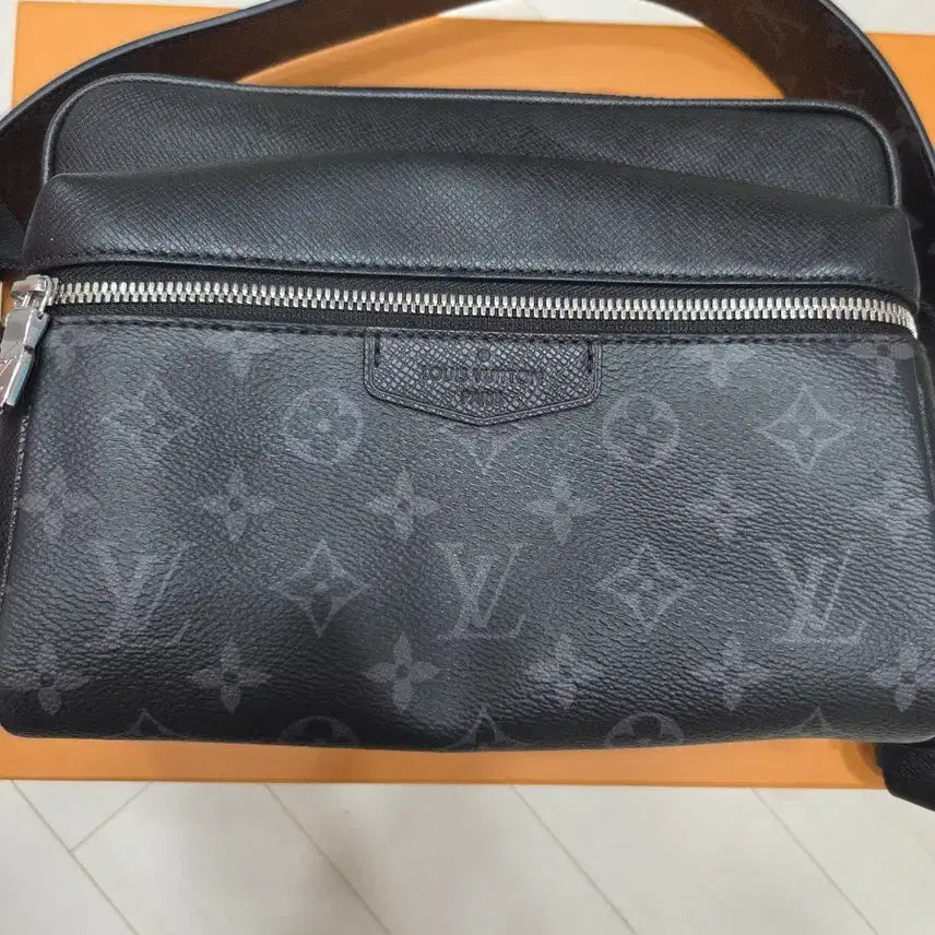 [BUNJANG] Louis Vuitton Monogram Bum Bag / 루이비통 블랙 모노그램 범백