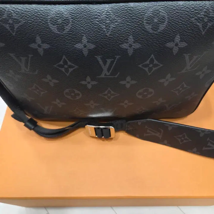 [BUNJANG] Louis Vuitton Monogram Bum Bag / 루이비통 블랙 모노그램 범백