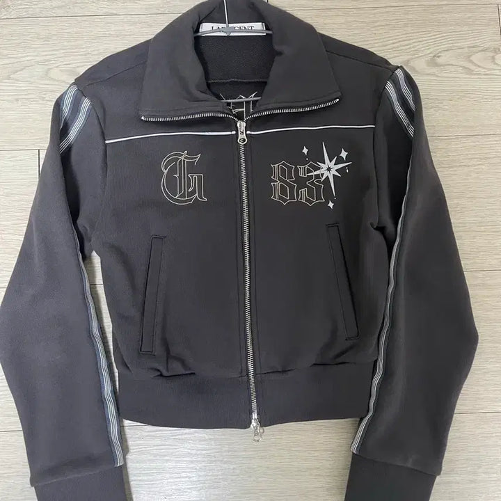 [BUNJANG] Latizen Cropped Training Jacket / 라티젠 트레이닝 자켓