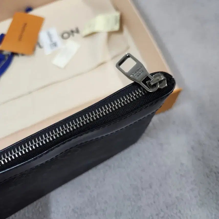 [BUNJANG] Louis Vuitton Monogram Eclipse Clutch / 루이비통 모노그램 이클립스 클러치