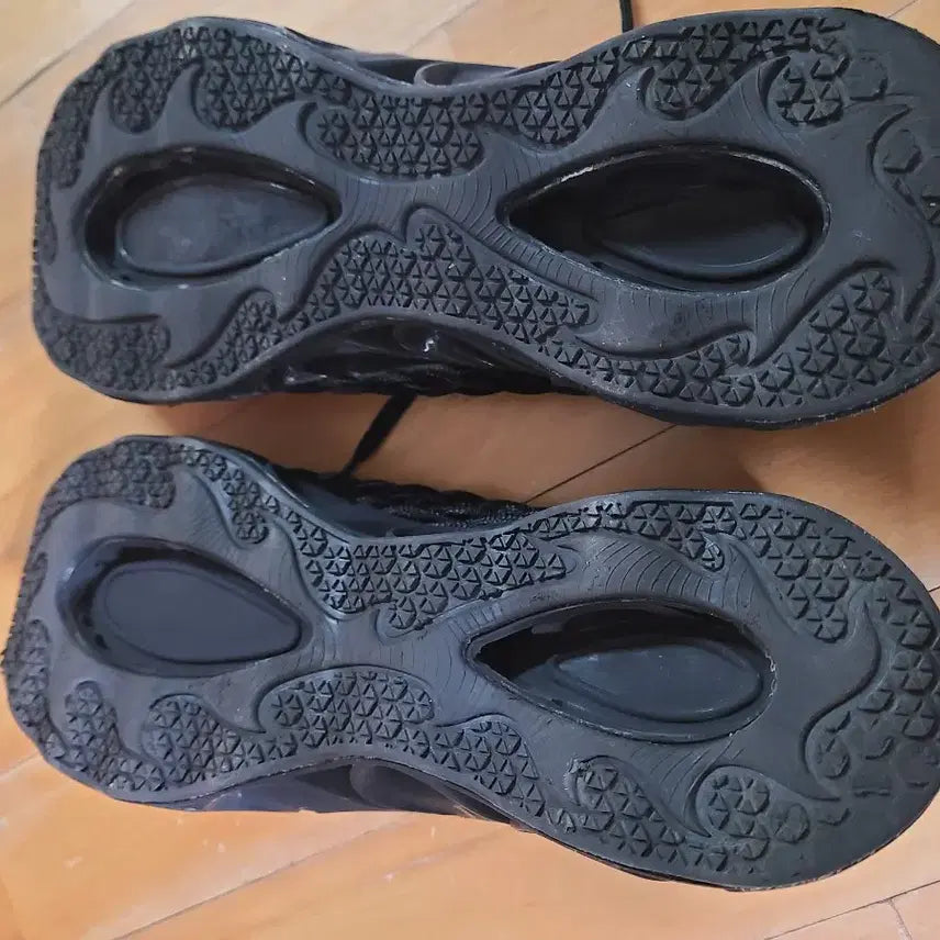 [BUNJANG] Black Mesh Sneakers / 메쉬 소재 검정색 운동화