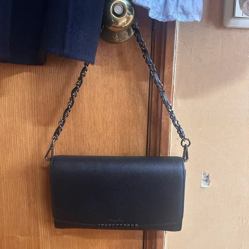 [BUNJANG] Esquire Chain Mini Crossbody Bag / 에스콰이아 체인 미니 크로스백 블랙